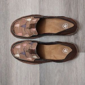 ARIAT WOMEN'S METALLIC STEERHEAD PRINT CASUAL SLIP-ON CRUISER - MOC TOE Size 7.5